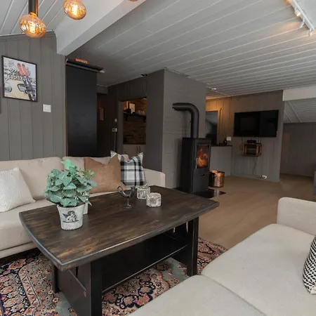Holiday home Newly Renovated In Nesfjellet,